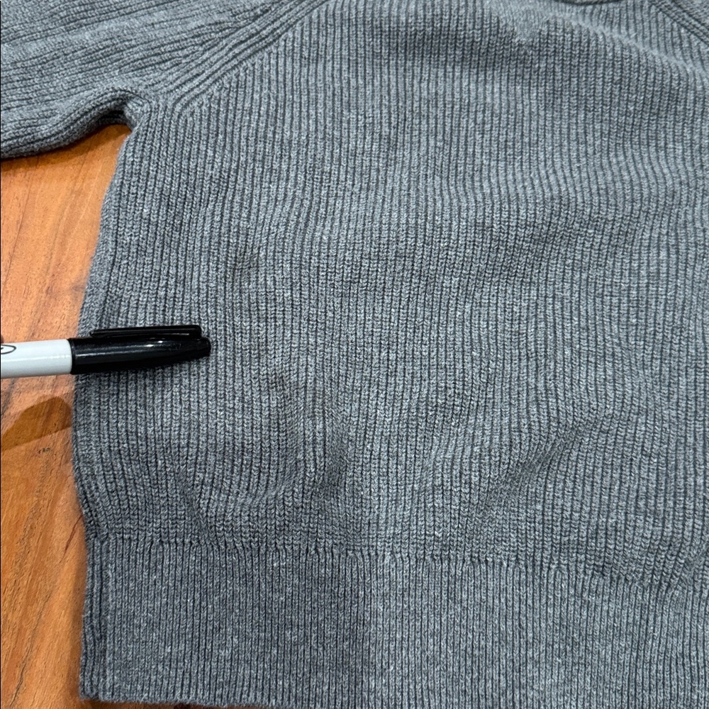 Bundle - Toodler sweaters and Ling sleeve T-Shirts - Picture 8 of 10